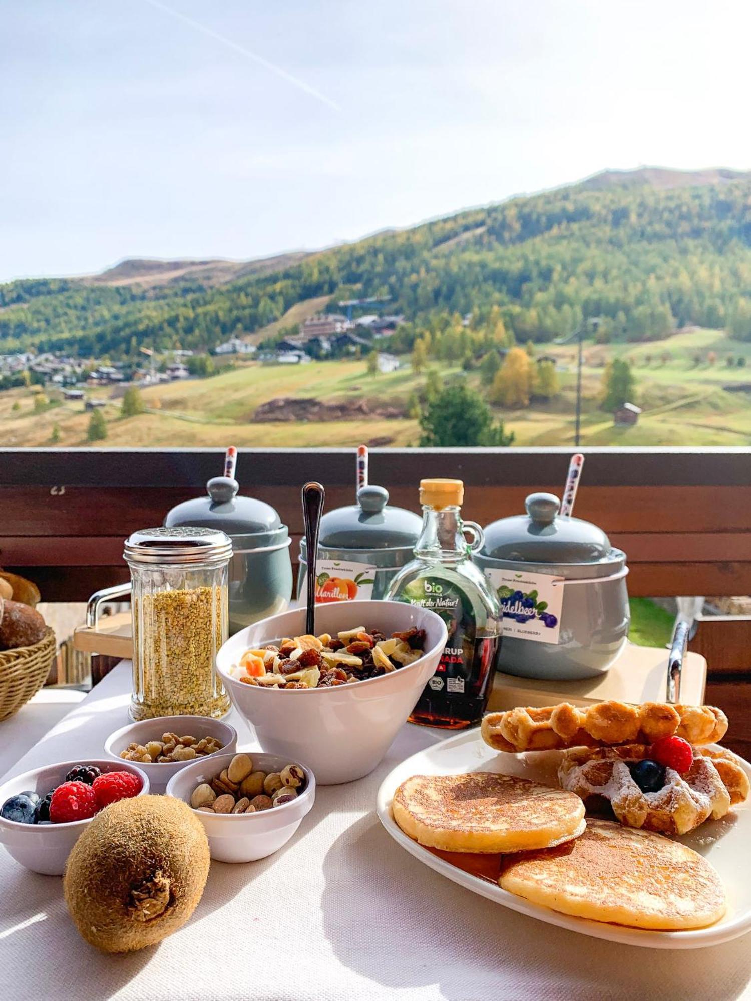 Hotel Galli リヴィーニョ エクステリア 写真